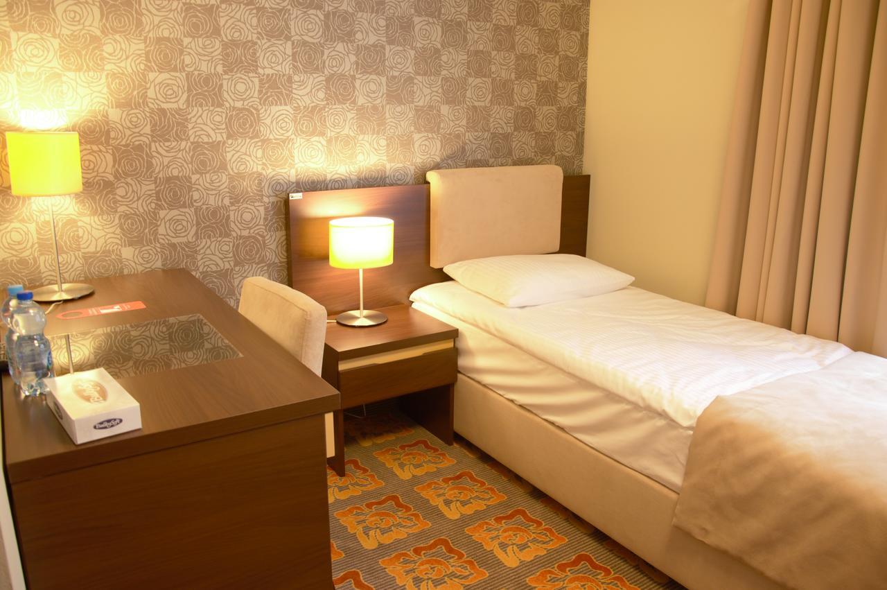 Hotel Via Baltica Łomża Esterno foto